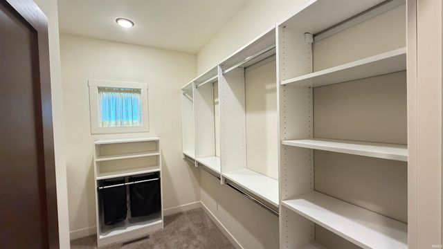 2121 Woodland Estates Drive, Elkhart, IN 46514