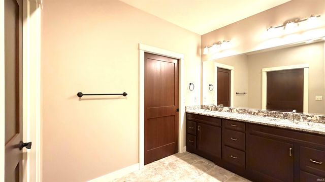 2121 Woodland Estates Drive, Elkhart, IN 46514