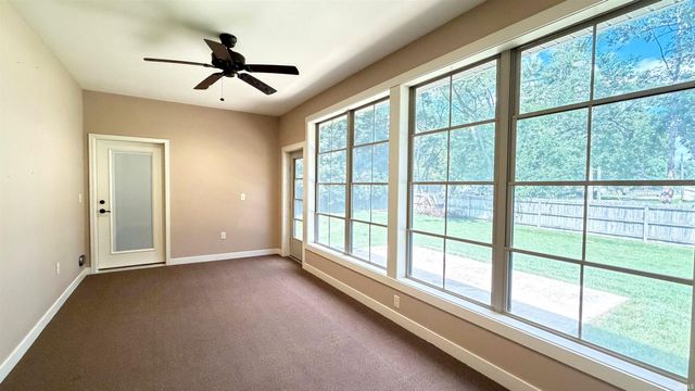 2121 Woodland Estates Drive, Elkhart, IN 46514