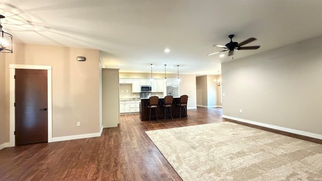 2121 Woodland Estates Drive, Elkhart, IN 46514