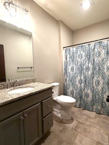 2121 Woodland Estates Drive, Elkhart, IN 46514