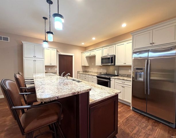 2121 Woodland Estates Drive, Elkhart, IN 46514