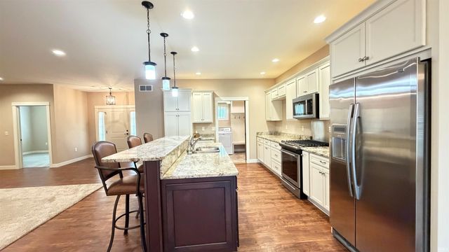 2121 Woodland Estates Drive, Elkhart, IN 46514