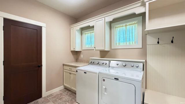 2121 Woodland Estates Drive, Elkhart, IN 46514
