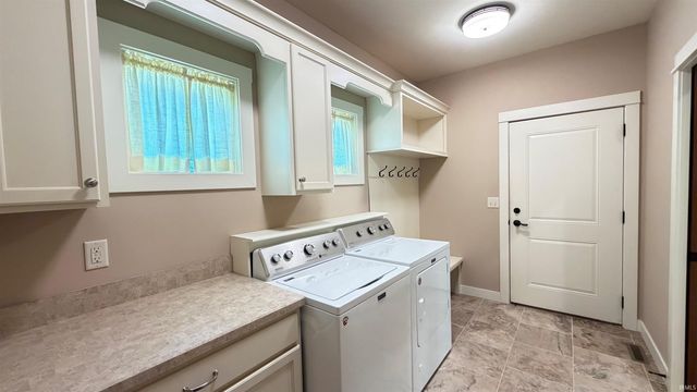 2121 Woodland Estates Drive, Elkhart, IN 46514