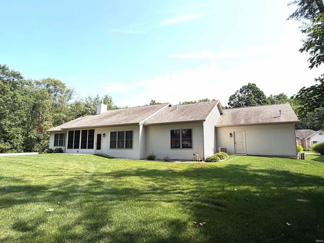 2121 Woodland Estates Drive, Elkhart, IN 46514