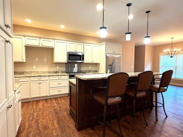 2121 Woodland Estates Drive, Elkhart, IN 46514