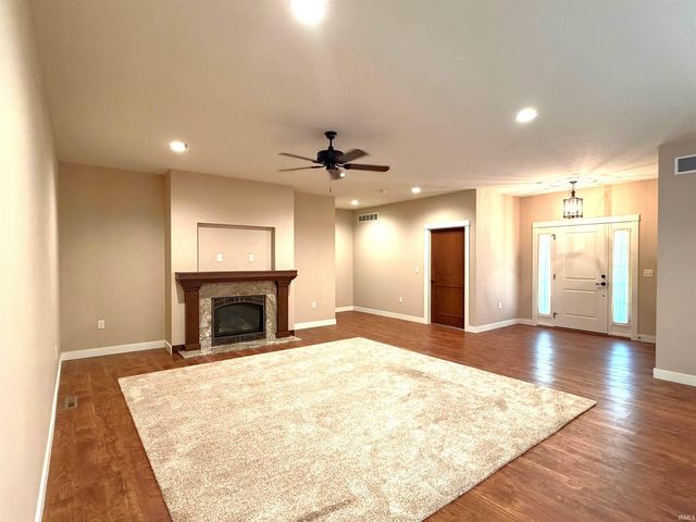2121 Woodland Estates Drive, Elkhart, IN 46514