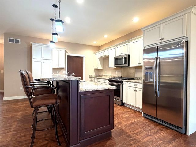 2121 Woodland Estates Drive, Elkhart, IN 46514