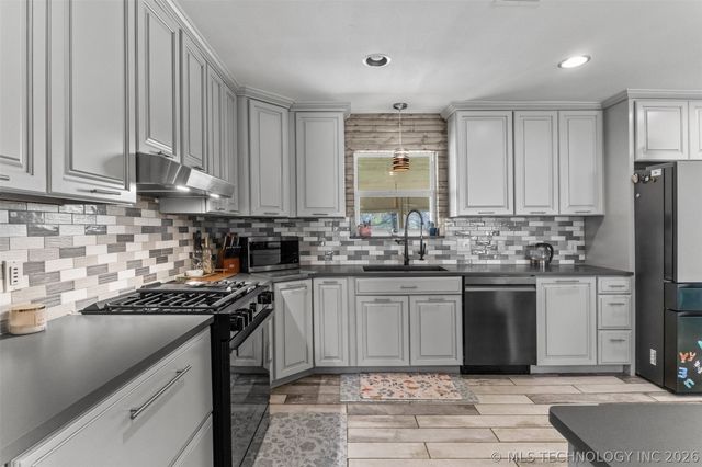 17316 E 109th Street North, Owasso, OK 74055
