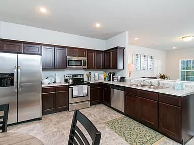 2226 S Ouachita Drive, Fayetteville, AR 72701