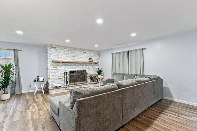 1122 W 59th Street, Davenport, IA 52806