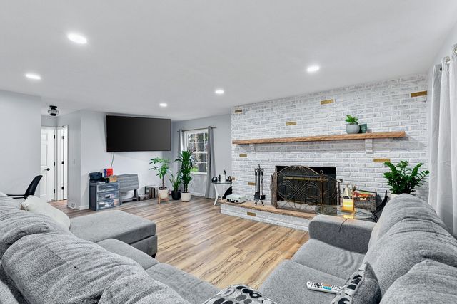 1122 W 59th Street, Davenport, IA 52806