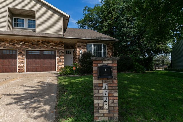 1122 W 59th Street, Davenport, IA 52806