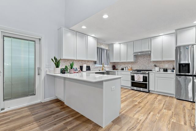 1122 W 59th Street, Davenport, IA 52806