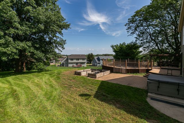 1122 W 59th Street, Davenport, IA 52806