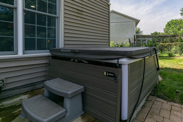 1122 W 59th Street, Davenport, IA 52806