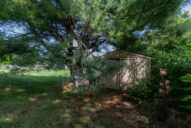 1122 W 59th Street, Davenport, IA 52806