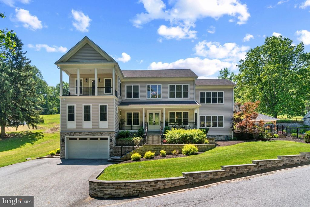Image 1 of property listing at 10907 HOLLOW RD, Cockeysville, MD 21030