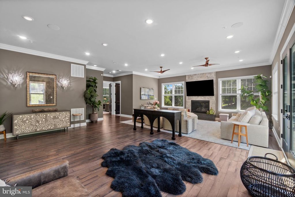 Image 11 of property listing at 10907 HOLLOW RD, Cockeysville, MD 21030