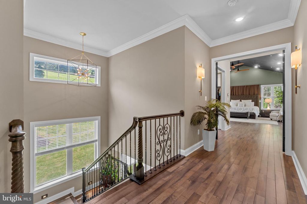 Image 18 of property listing at 10907 HOLLOW RD, Cockeysville, MD 21030