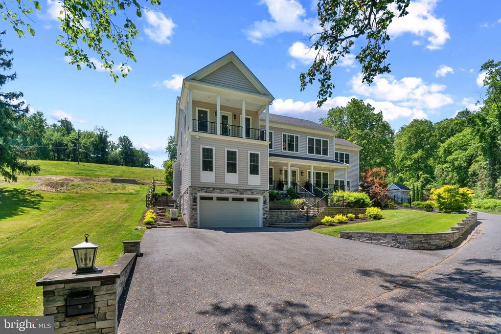 Image 2 of property listing at 10907 HOLLOW RD, Cockeysville, MD 21030
