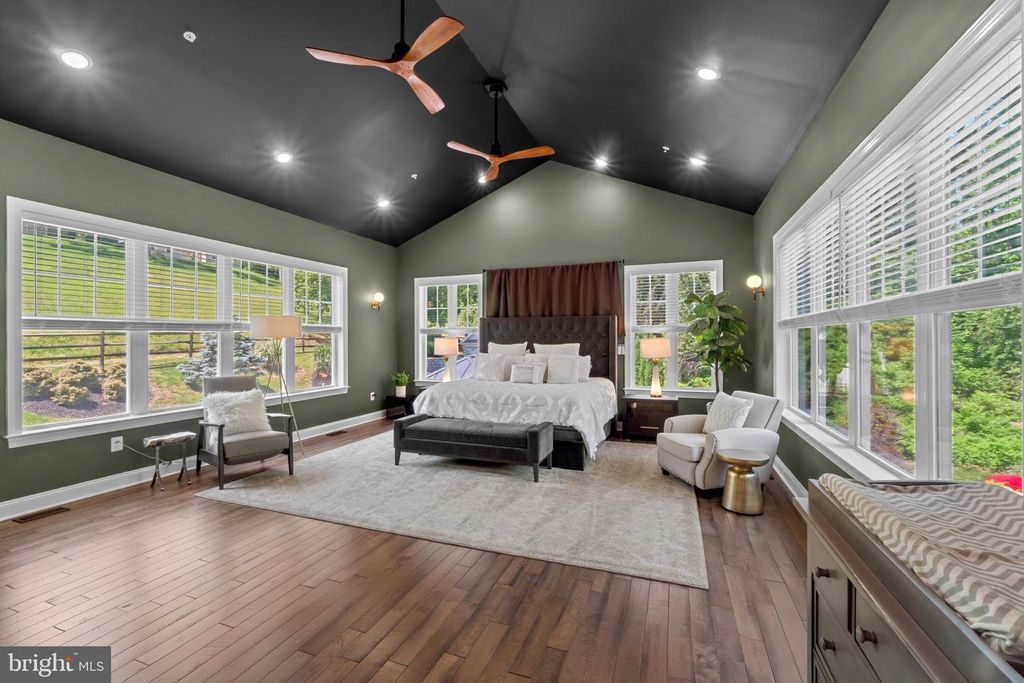 Image 28 of property listing at 10907 HOLLOW RD, Cockeysville, MD 21030