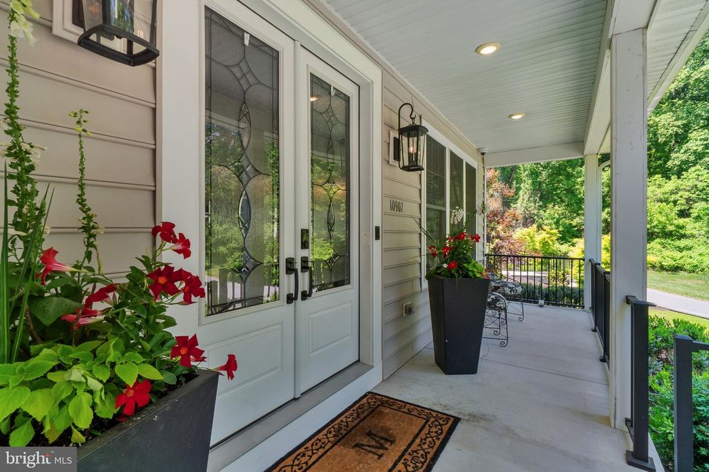 Image 3 of property listing at 10907 HOLLOW RD, Cockeysville, MD 21030