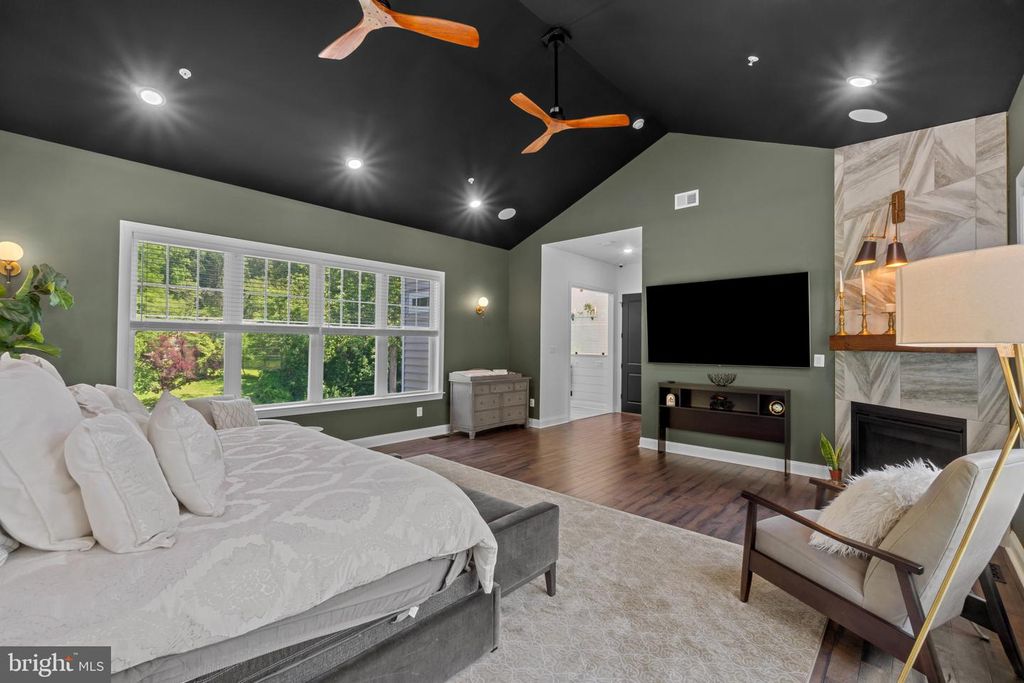 Image 31 of property listing at 10907 HOLLOW RD, Cockeysville, MD 21030
