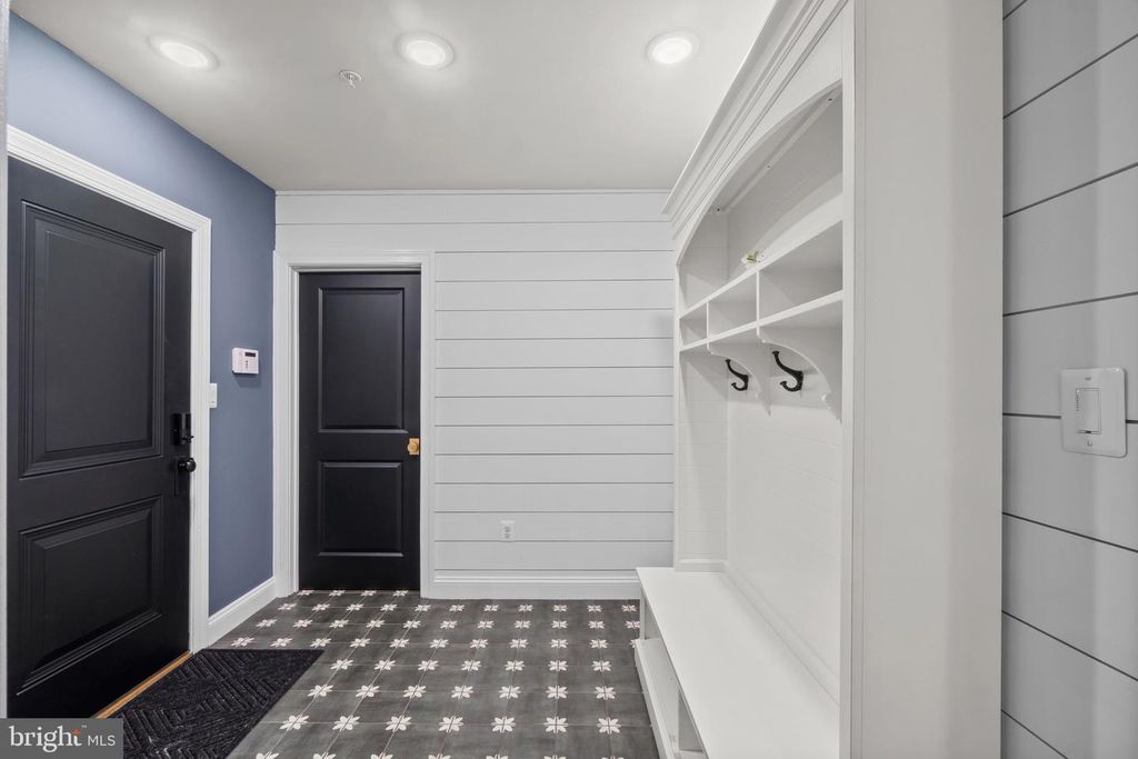 Image 34 of property listing at 10907 HOLLOW RD, Cockeysville, MD 21030