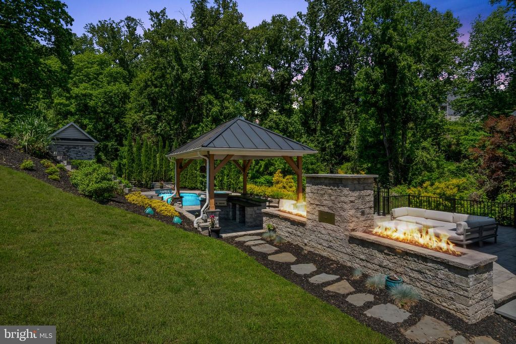 Image 43 of property listing at 10907 HOLLOW RD, Cockeysville, MD 21030