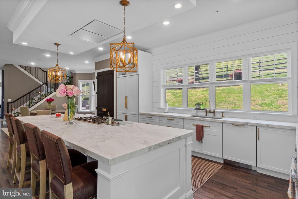 Image 8 of property listing at 10907 HOLLOW RD, Cockeysville, MD 21030