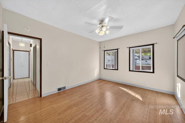 219 16th Ave. S, Nampa, ID 83651