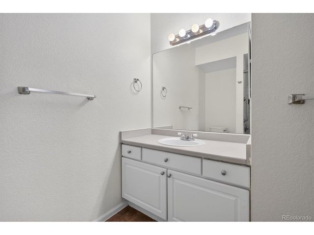 911 S Zeno Way 102, Aurora, CO 80017