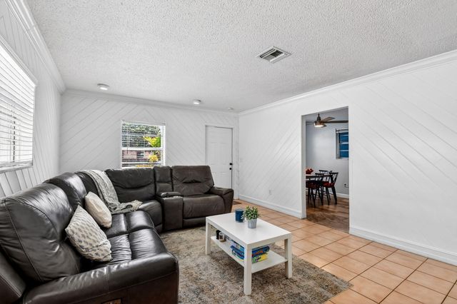 5721 Coconut Road, West Palm Beach, FL 33413