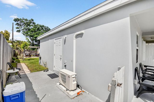 5721 Coconut Road, West Palm Beach, FL 33413