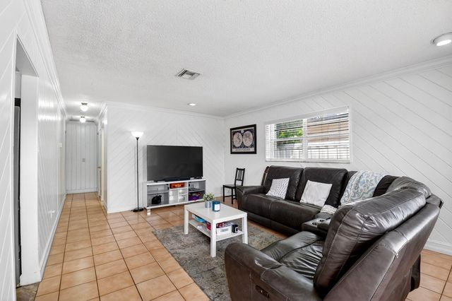 5721 Coconut Road, West Palm Beach, FL 33413