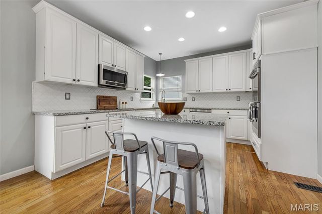 501 Oxborough Court, St Peters, MO 63376