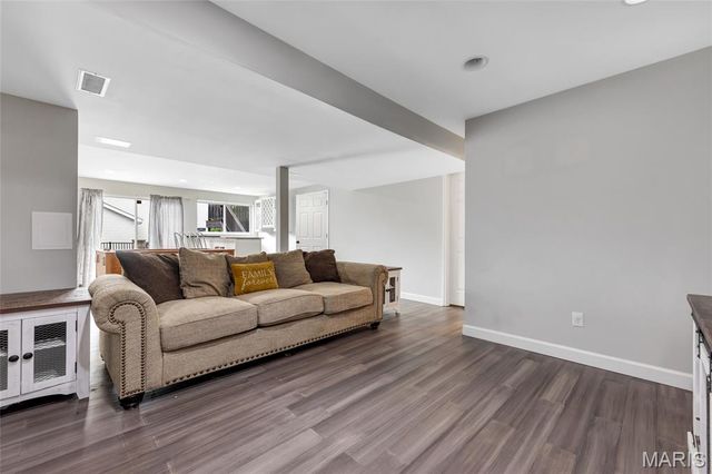 501 Oxborough Court, St Peters, MO 63376