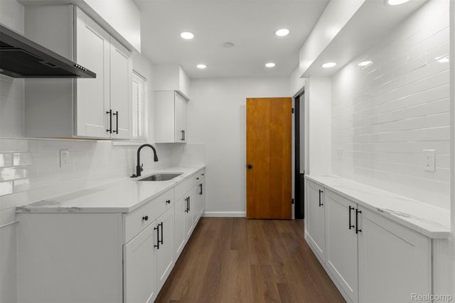 15345 Bainbridge Street, Livonia, MI 48154