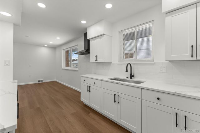 15345 Bainbridge Street, Livonia, MI 48154