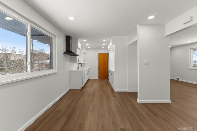 15345 Bainbridge Street, Livonia, MI 48154