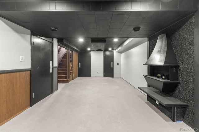 15345 Bainbridge Street, Livonia, MI 48154