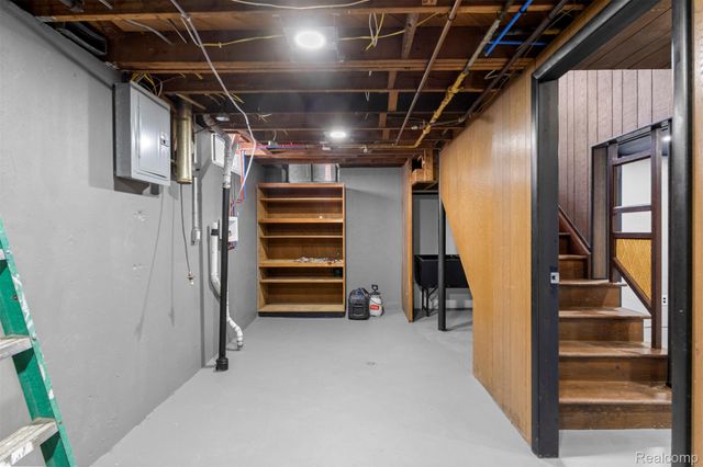 15345 Bainbridge Street, Livonia, MI 48154