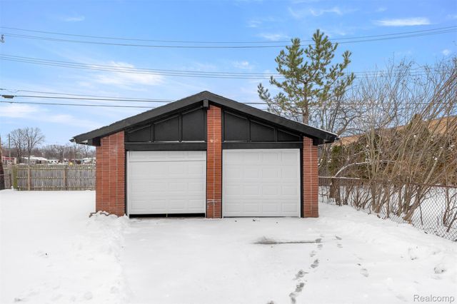 15345 Bainbridge Street, Livonia, MI 48154