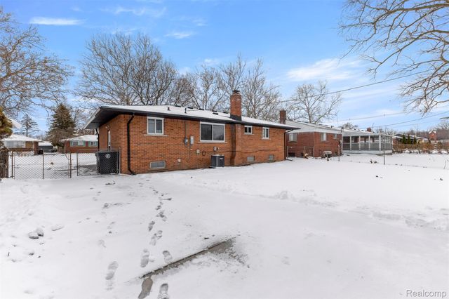 15345 Bainbridge Street, Livonia, MI 48154