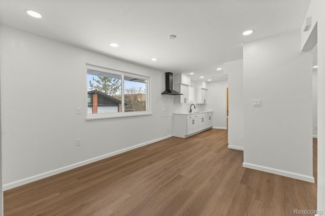 15345 Bainbridge Street, Livonia, MI 48154