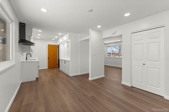 15345 Bainbridge Street, Livonia, MI 48154