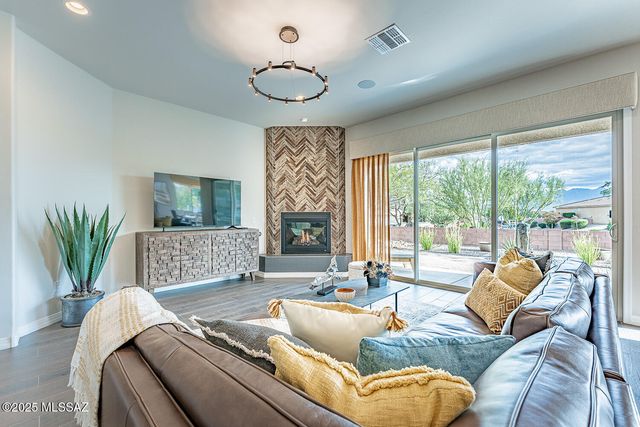 846 W Tranquil Water Path, Green Valley, AZ 85614