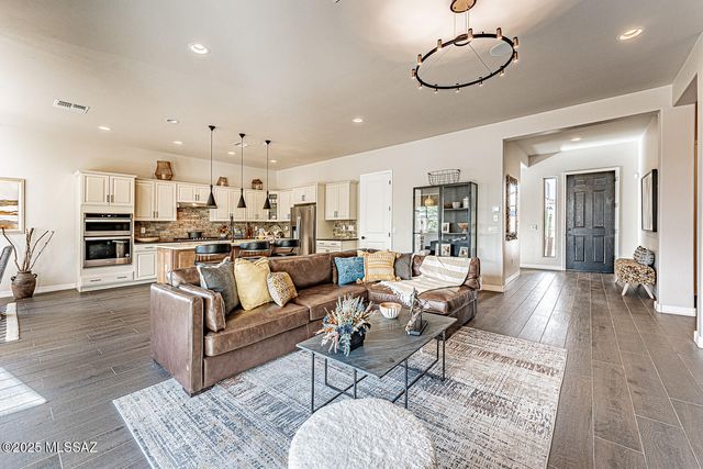 846 W Tranquil Water Path, Green Valley, AZ 85614